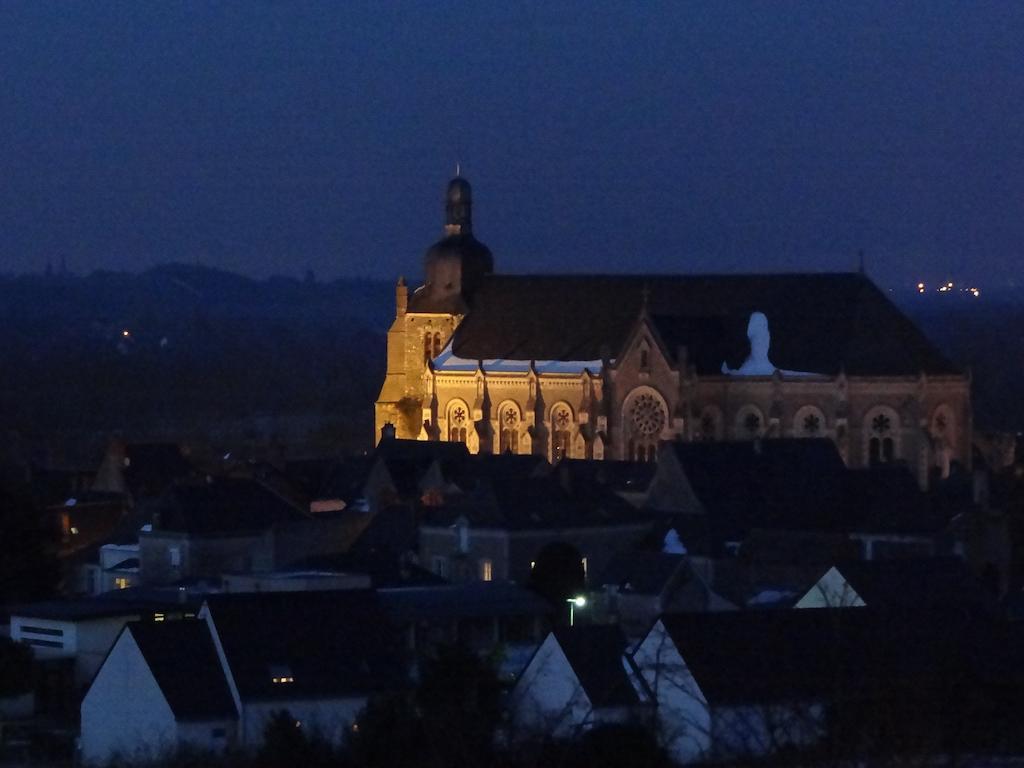 Au Moulin Geant Bed & Breakfast Rochefort-sur-Loire Bagian luar foto